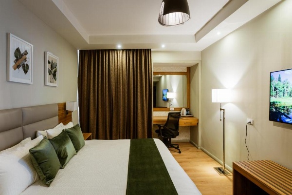 Monarch Hotel image 10