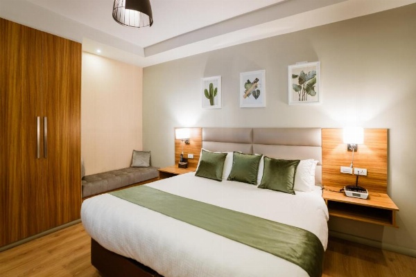 Monarch Hotel image 12