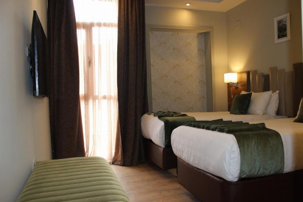 Monarch Hotel image 26